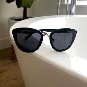 Black and gold sunglasses Quay sunglasses case